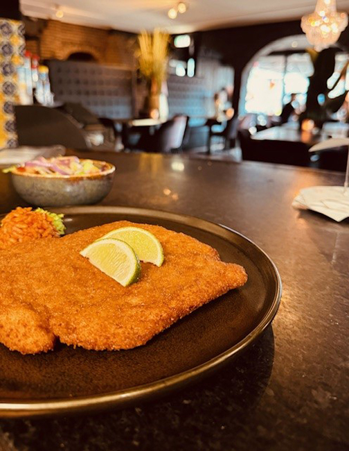 Foto Schnitzel met limoen bij Pesos Eten en Drinken