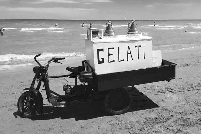 Gelati driewieler bij het strand van Renesse ICEatSEA