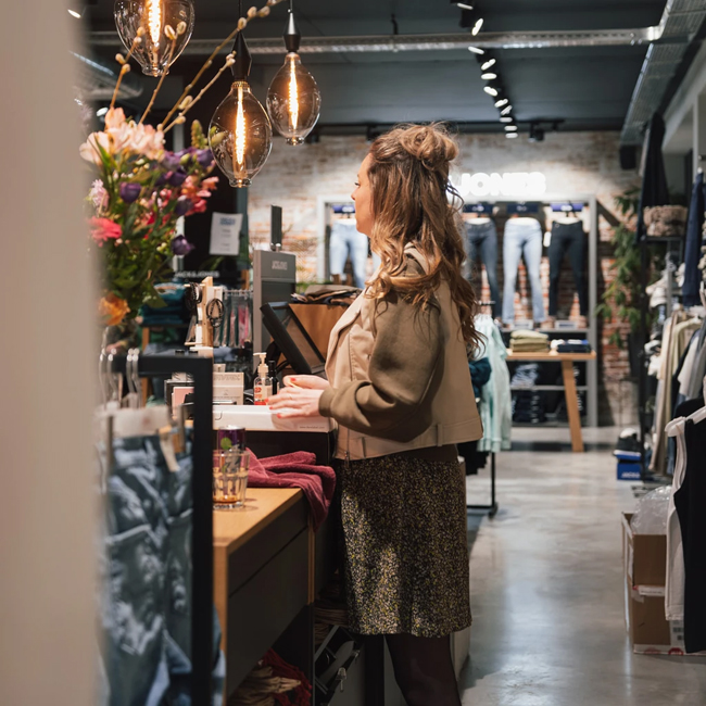 Klantenservice en verkoop bij Brover Fashion Breskens