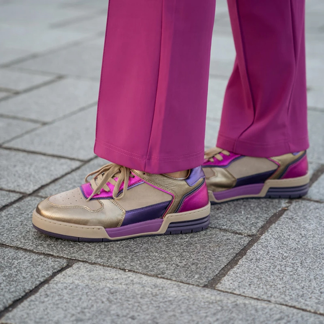 Stijlvolle schoenen en paarse broek bij Brover Fashion Breskens