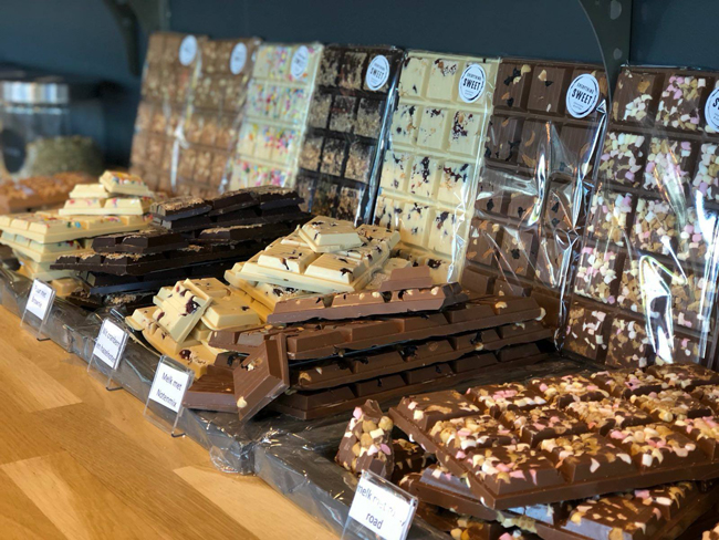 Verschillende soorten chocolade te koop bij Everything Sweet