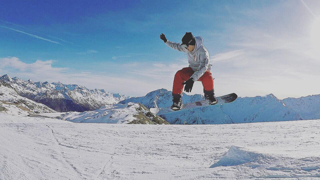 snowboard sprong in de alpen met uncle boardshop